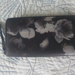 VS Black Wristlet/Wallet